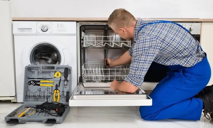 Çubuk Protherm servisi teknisyen ekibi beyaz eşya tamiri yaparken